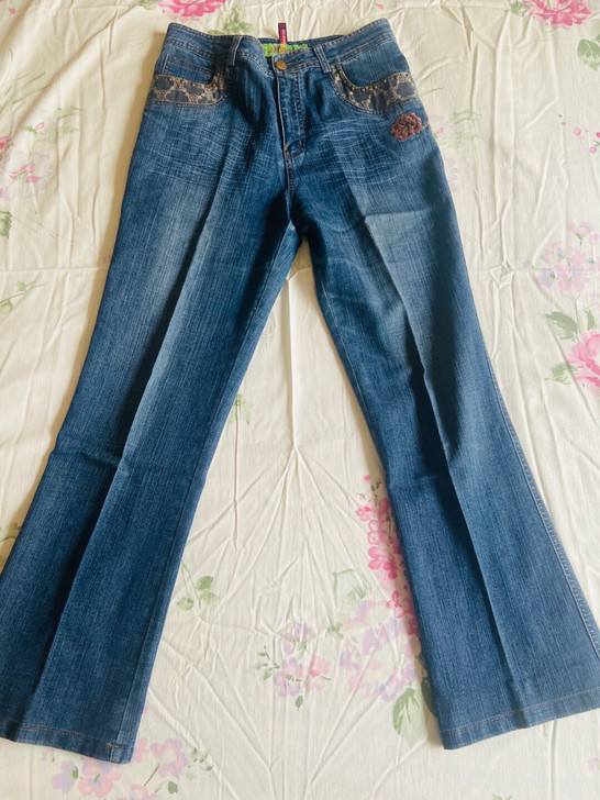 刺绣女款微喇牛仔裤2尺腰围