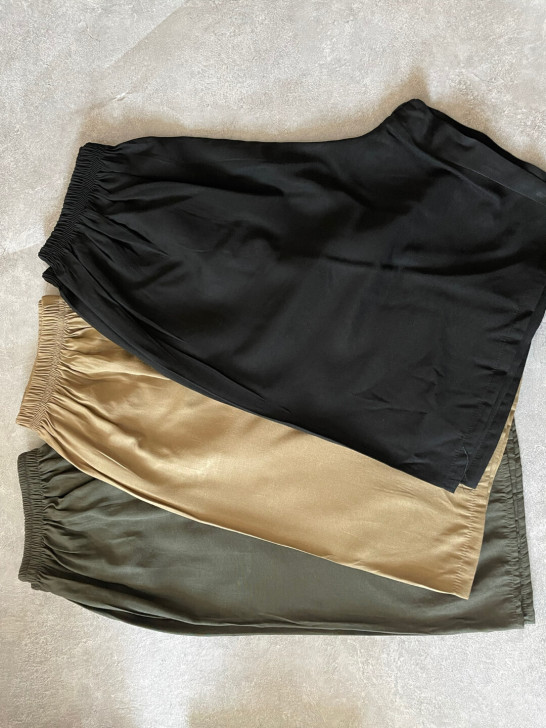 处理男士夏季薄款透气休闲天然纤维丝短裤全松...