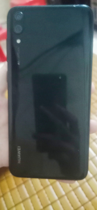 国产华为手机，成色95新，仅有小划痕，完全...