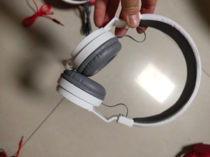 带线耳机,电商不干了,所有商品全部赔钱处理...