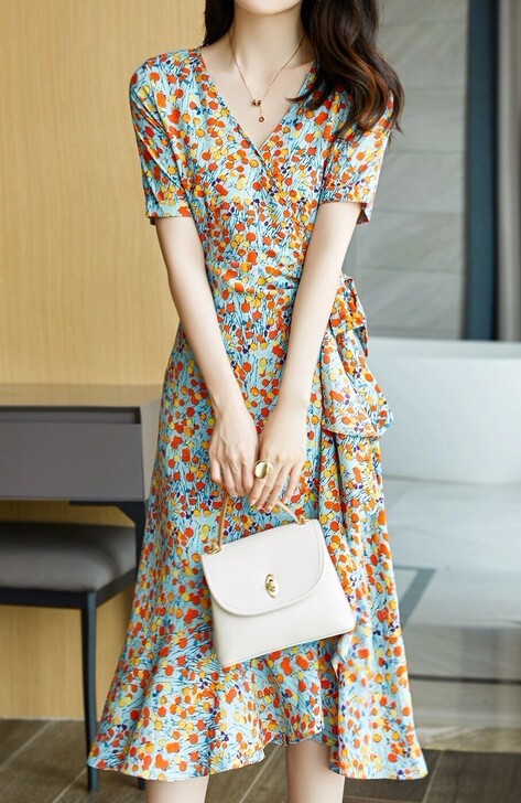 【新款促销】V领碎花连衣裙法式风情女装长款...