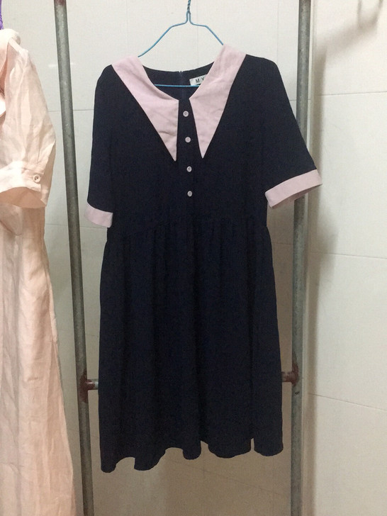 娃娃款学院风可爱连衣裙,湛蓝色搭配香芋粉非...