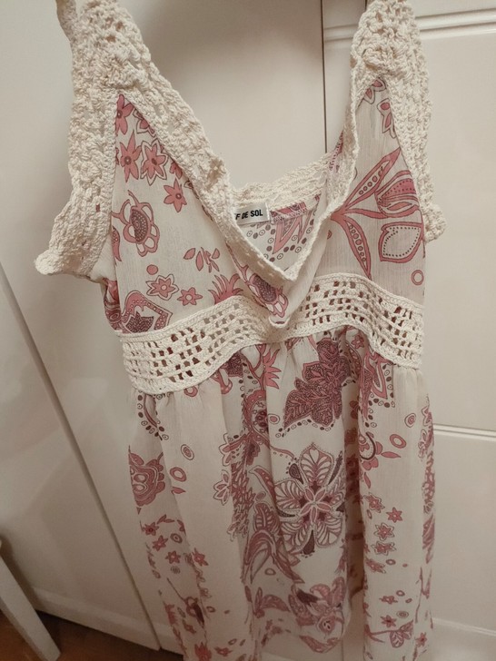 实体店购入 全新吊带 不能当裙子 需要配打...