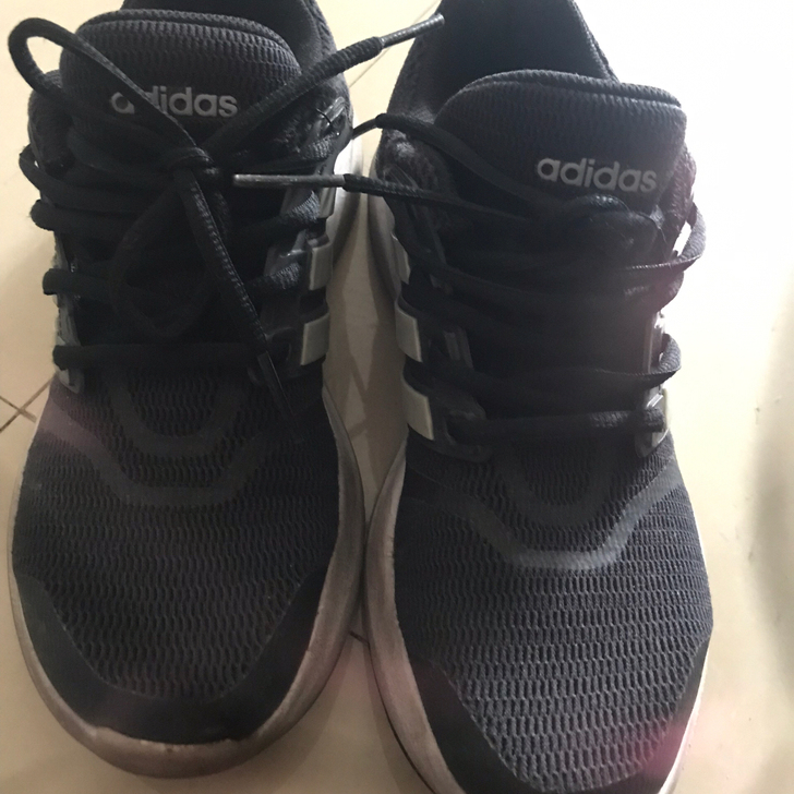 Adidas跑鞋,38码!有鞋盒