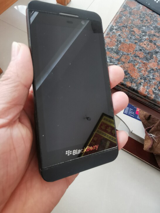 黑莓手机坏了开不了机，有喜欢的带走二手物品...