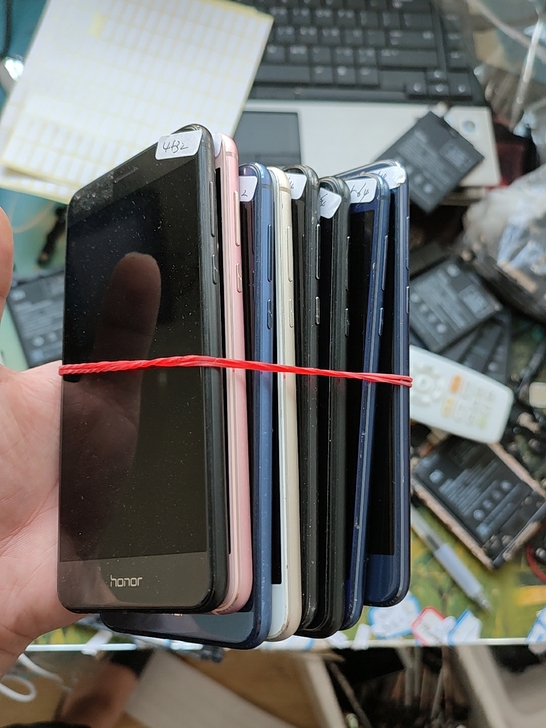 工作室出8个荣耀8 全网通安卓智能手机