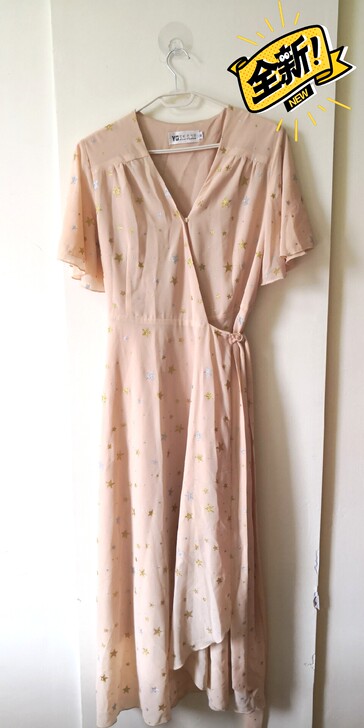 全新系带收腰连衣裙,完全忘记了的新裙子。