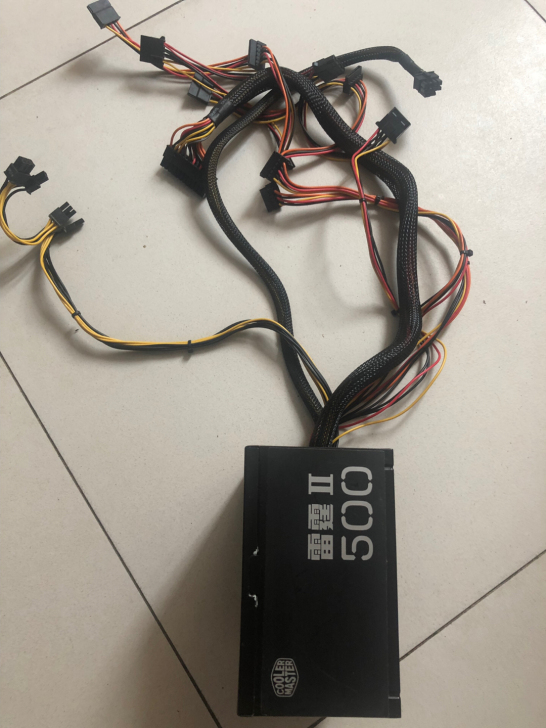 酷冷至尊雷霆2电源一个，额定500w。自用...
