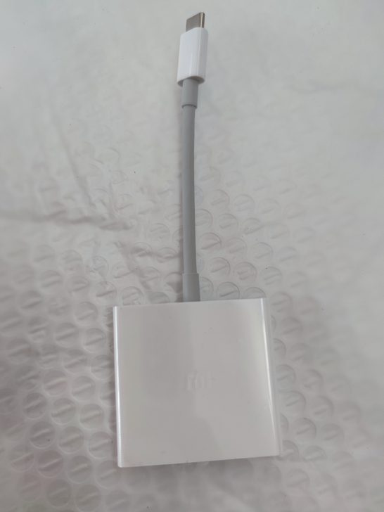 出小米拓展坞使用两天，几乎全新，上面的膜还...