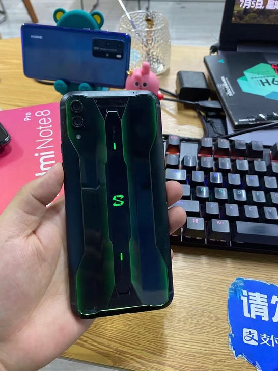 黑鲨2pro  12+128   成色不错...