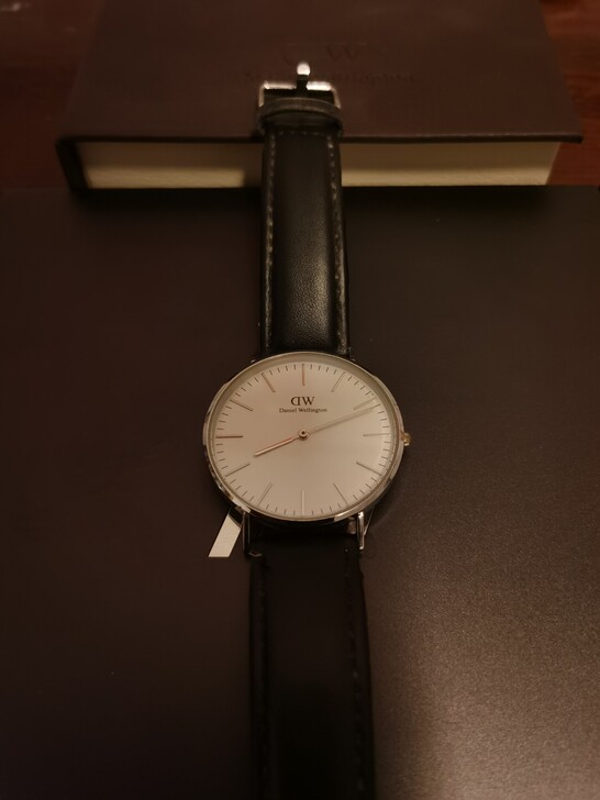 dw惠灵顿手表，表盘直径40毫米，带过几次...