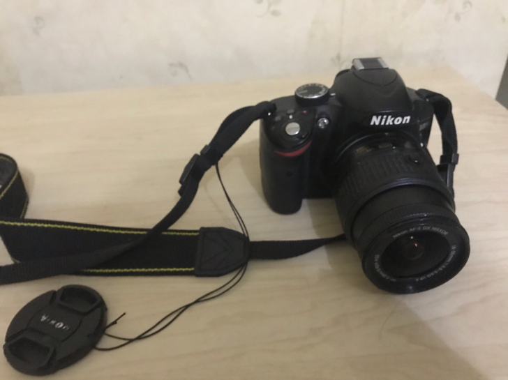 尼康单反D3200，有镜头，当年一时兴起买...