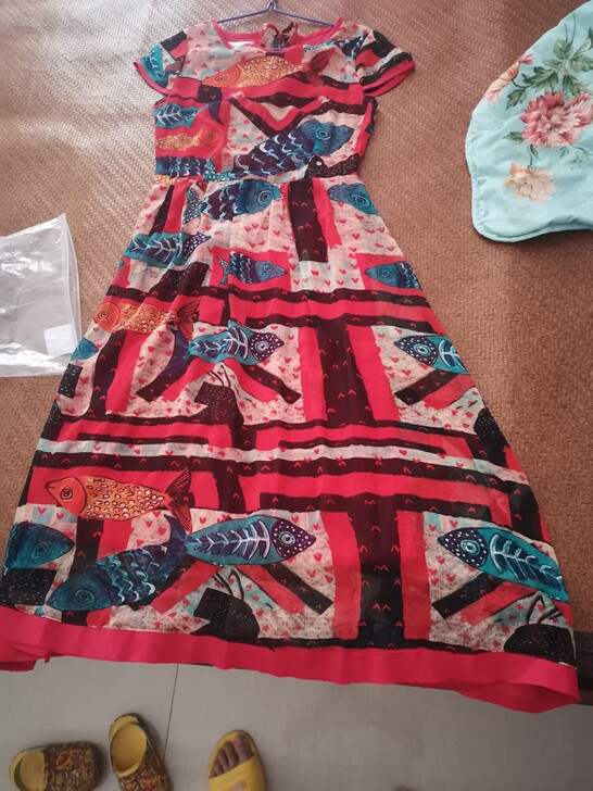 全新，仅仅试穿，吊牌被我扯掉了。雪纺的，适...