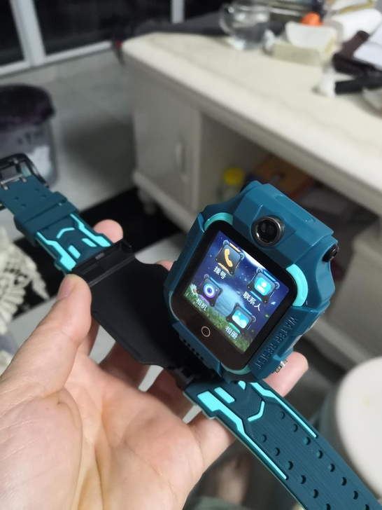 一折出全新正品小天才儿童电话手表Z6同款，...