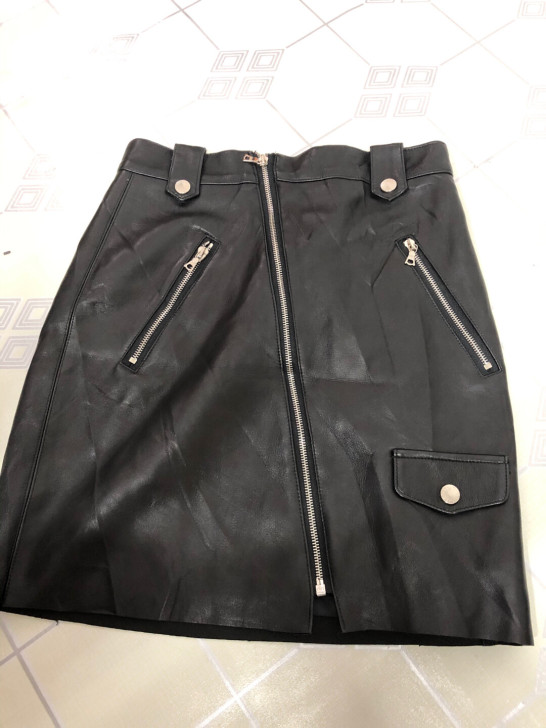 女装新款黑色羊皮裙,成色九成新,裙长:47...