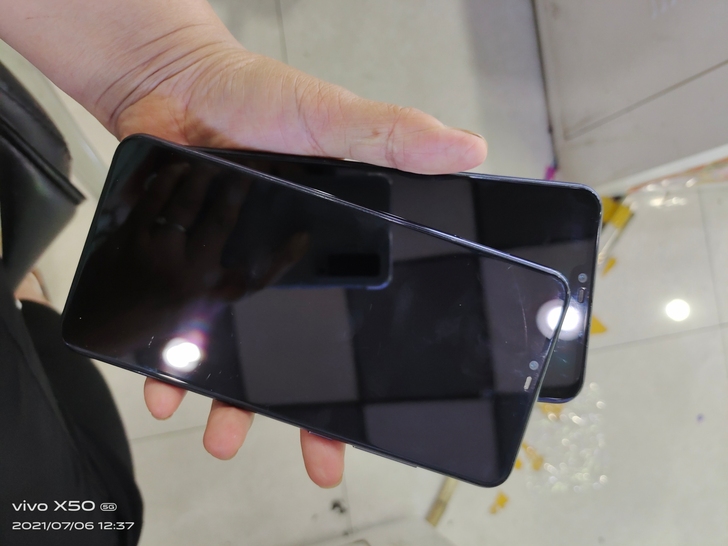小米8青春,一台6+64....一台4+64