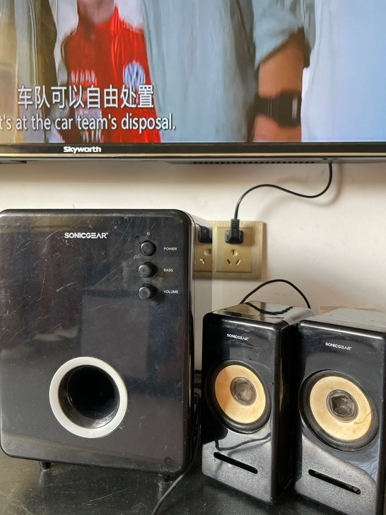 原来是和电脑配套的音响