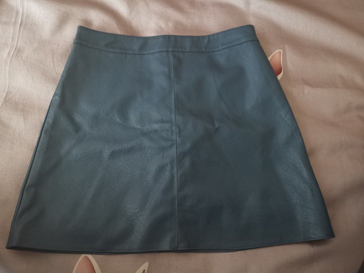 蓝色皮短裙，皮质软
