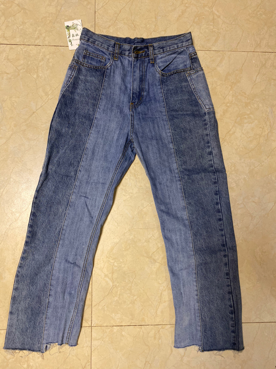 朋友店里转让,留下一批断码裤子衣服,喜欢的...