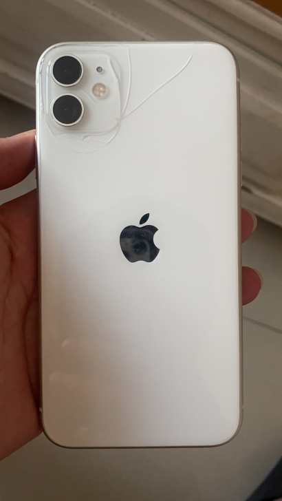 苹果11 黑解无锁128g 原装、后盖裂了...