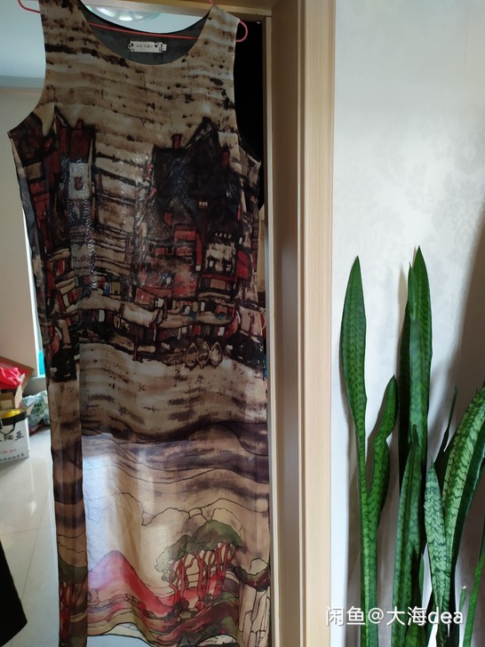 没穿过坎袖女裙，胸围98cm，裙长120c...
