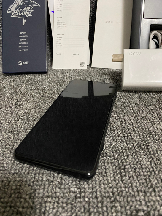 小米黑鲨4 黑色 12+256 使用不到一...