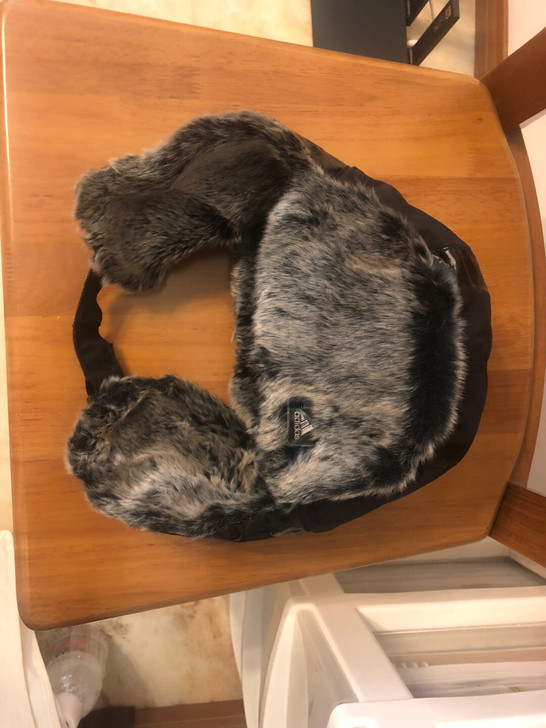 阿迪达斯adidas雷锋帽正品 戴过一两次