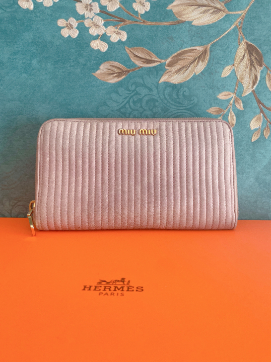 Miu Miu 钱包 手拿包,裸粉色。巴黎...