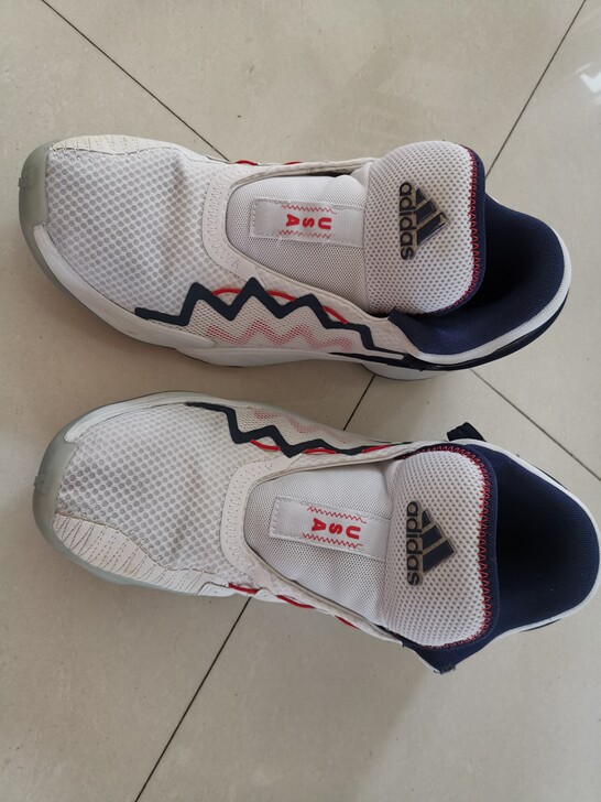 商场专柜正品阿迪达斯运动鞋，2020年8月...