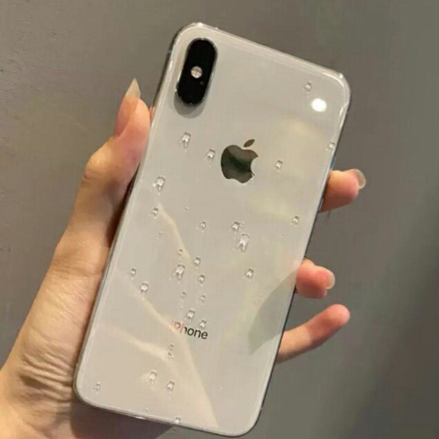 女生自用的苹果iPhone x白色 256...