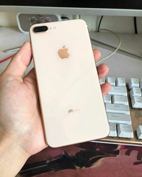 个人一手苹果8plus，金色。256g的，...