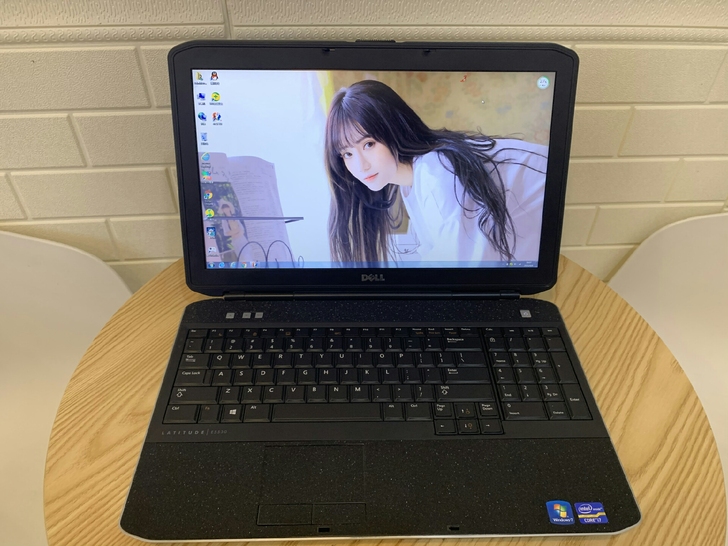 i7戴尔笔记本电脑 成色嘎嘎新 15寸 四...