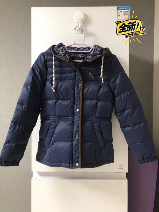 真维斯全新深蓝色短款女式羽绒服
