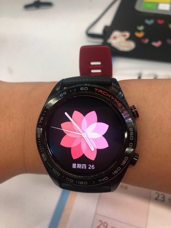 华为荣耀智能手机 watch magic。...