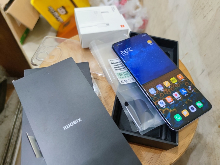 小米11pro 8+256G紫色，  4月...