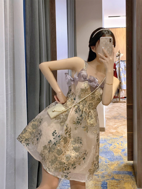 吊带连衣裙仙女chic温柔小个子约会裙重工...