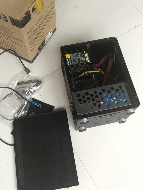 电脑主机，全新乔思伯品牌的U3钛合金小机箱...