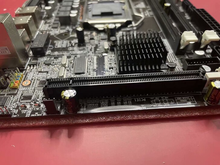 电脑DDR3主板