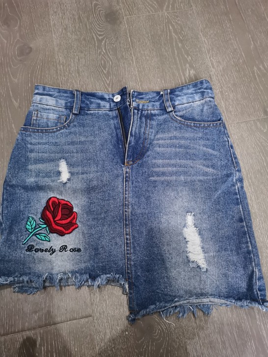 牛仔裙2条一起清，穿了1次闲置！有需要的私...