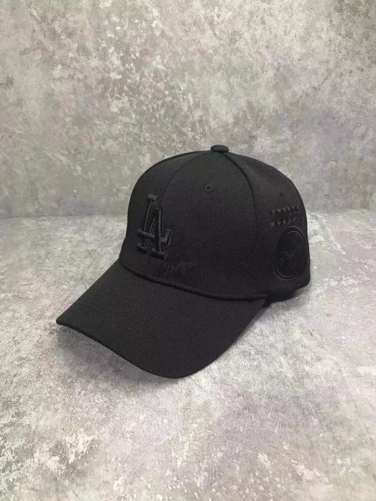 黑色棒球帽，硬顶，黑色黑标，刺绣标，全新带...