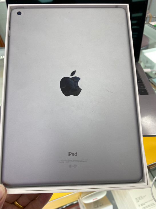2018款iPad 32G 盒子充电器发票...
