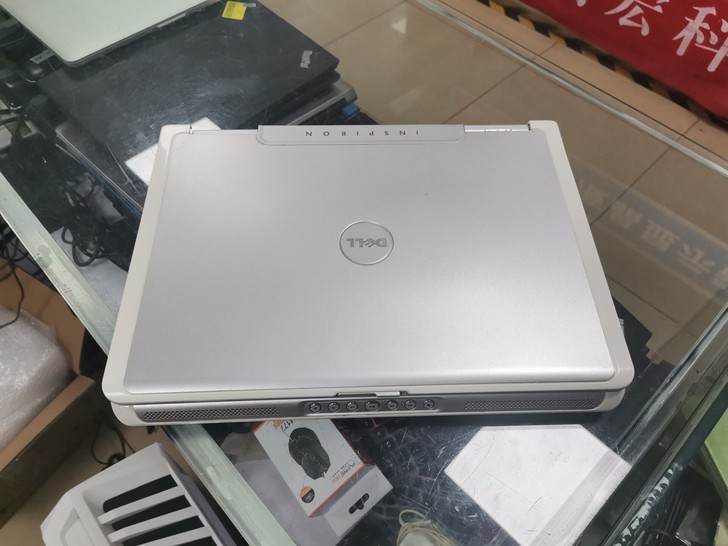 戴尔6400笔记本，能点亮，没硬盘，壳子一...