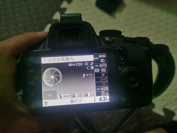 二手尼康D3100 用过几次而已，不带镜头...