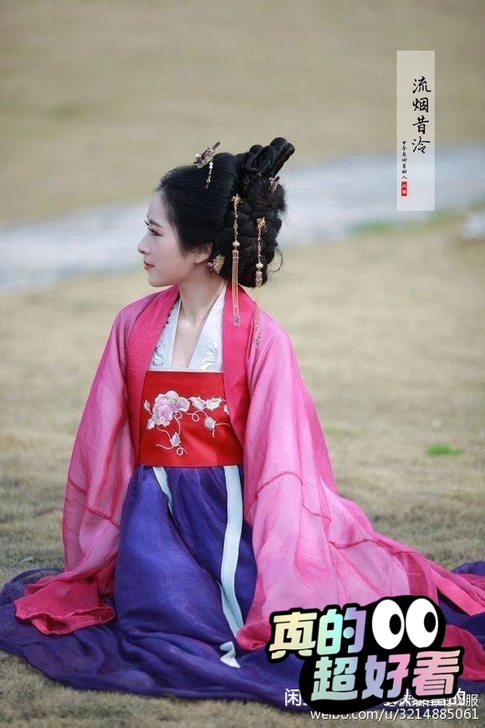 流烟家一套早年款汉服现在应该是绝版了