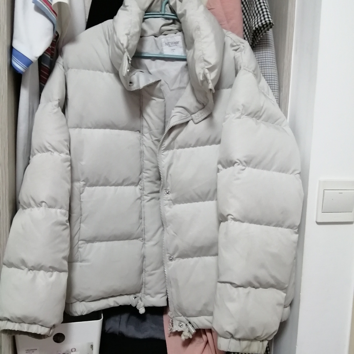美特斯邦威女式羽绒服，加厚款，灰白色，柔软...