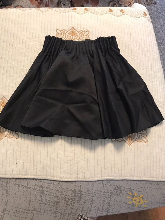女生黑色半裙 腰围60-80