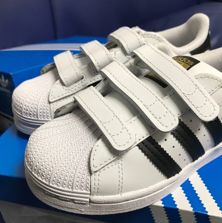 阿迪达斯贝壳头休闲运动鞋