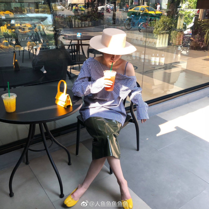 人鱼家这个绿色皮裙子太高级了，拍不出它的美