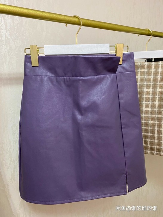紫色皮裙，M码。
