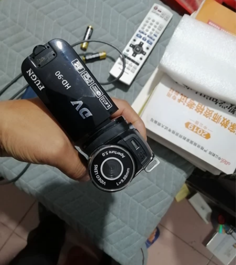 FUGN富京摄像机 没电池成色不错的,当配件卖,估计好着的。... FUGN富京摄像机 没电池成色不错的,当配件卖,估计好着的。...